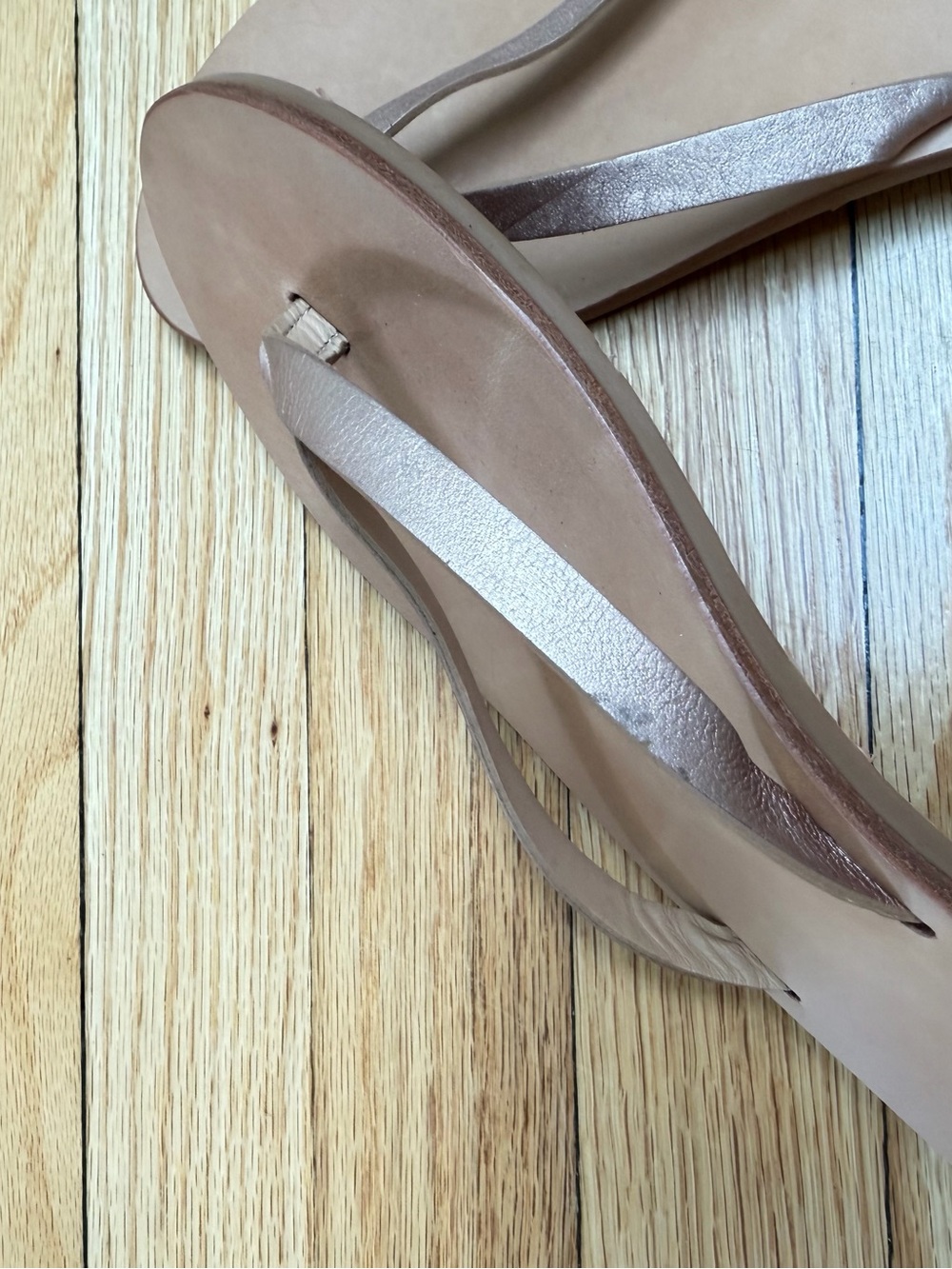 beek NWOT Seabird Flip Flop Honey/Platinum Leather Sandals Women’s Size 9 - Picture 5 of 9